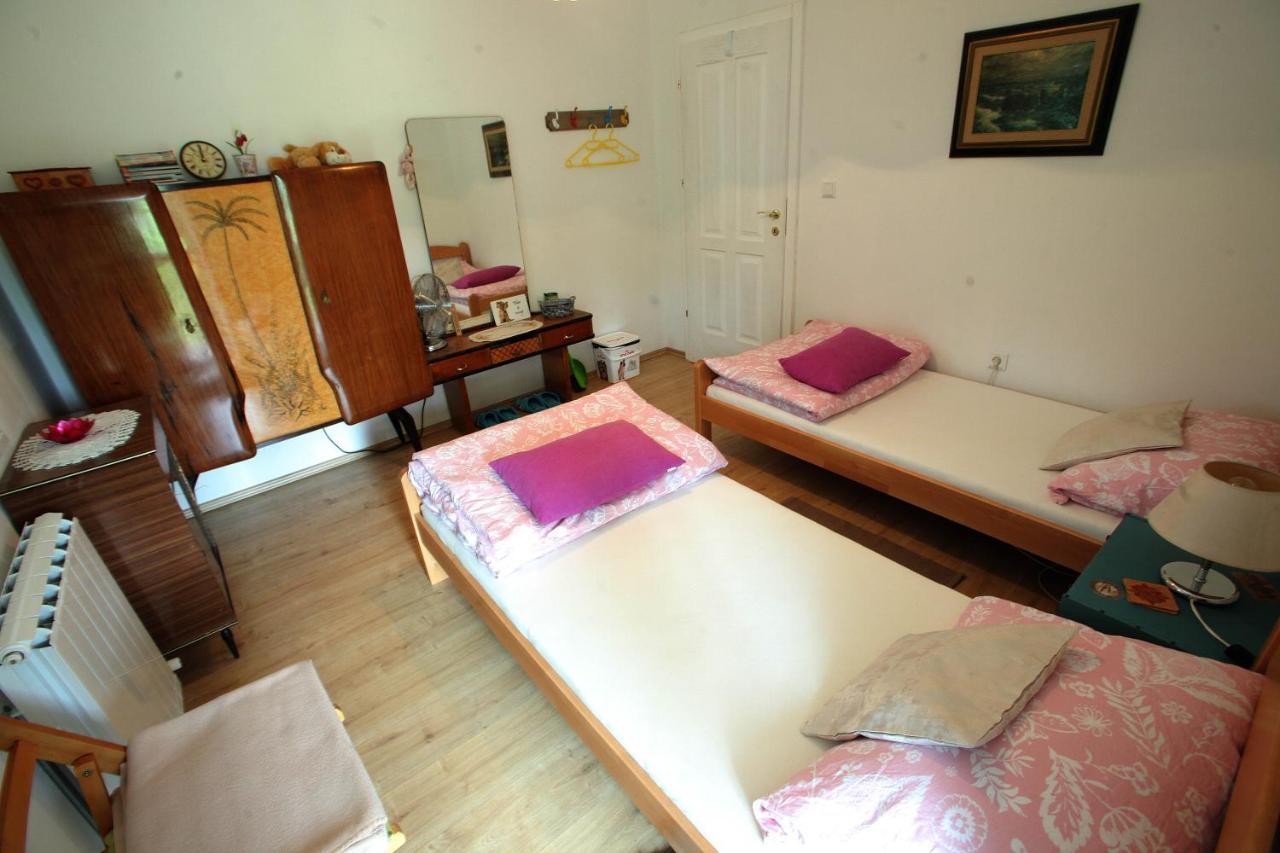 Vila Salamander Stanjel Luaran gambar